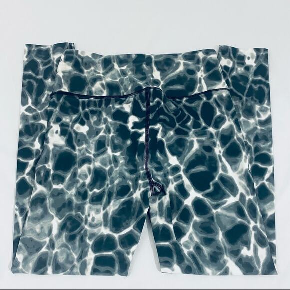 NWOT Victoria’s Secret Sport Leggings Size Small - Picture 4 of 6